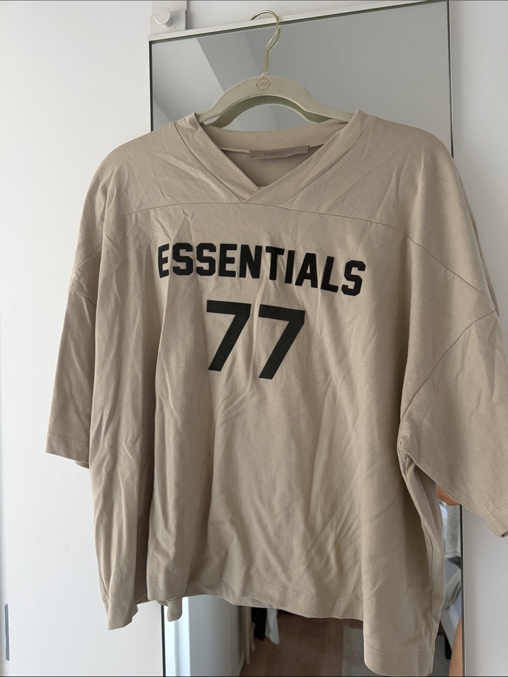 Essentials 77 Beige V-neck cropped tee
